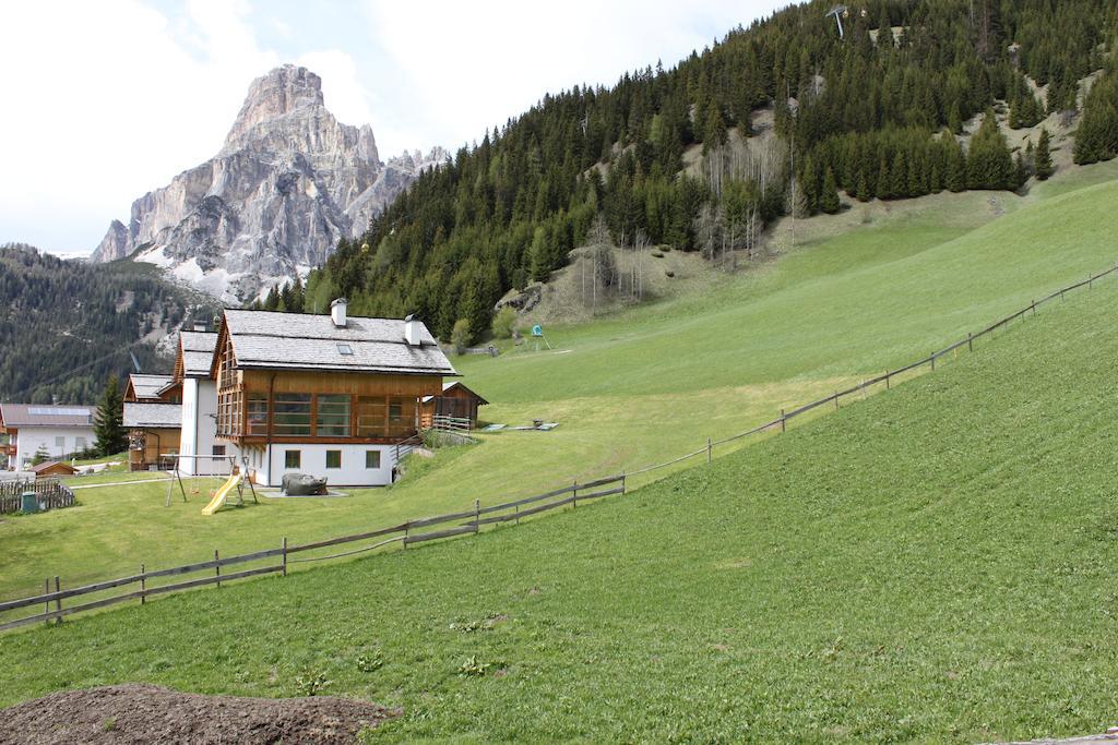 Albergo Alisander Corvara In Badia Exterior photo