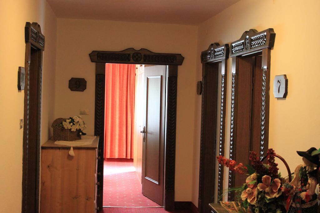 Albergo Alisander Corvara In Badia Exterior photo