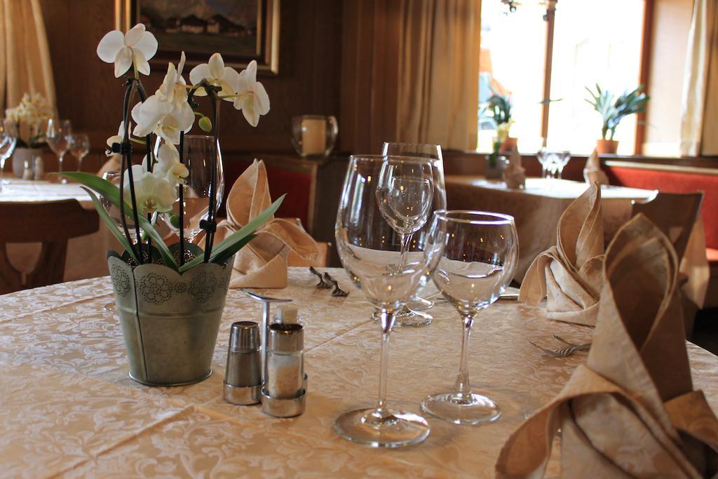 Albergo Alisander Corvara In Badia Exterior photo